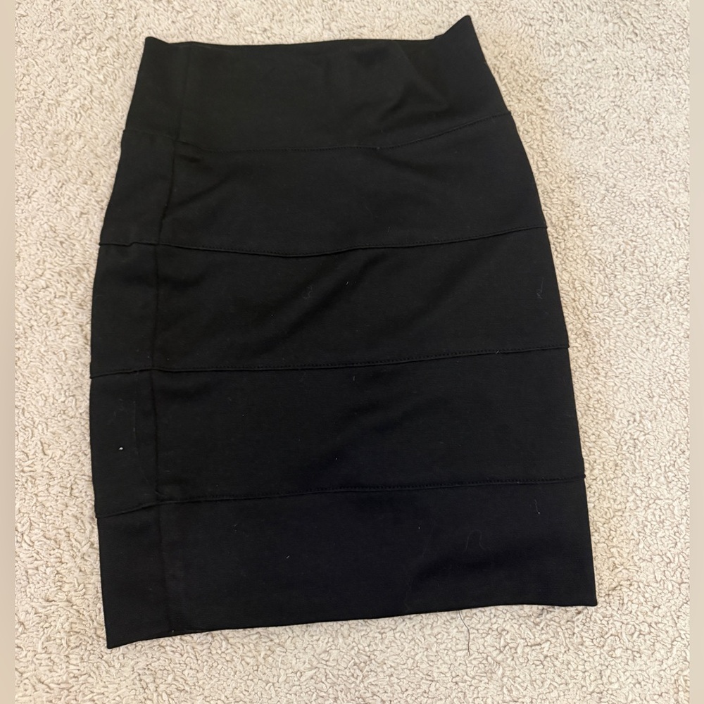 Un Deux Trois Women’s black skirt